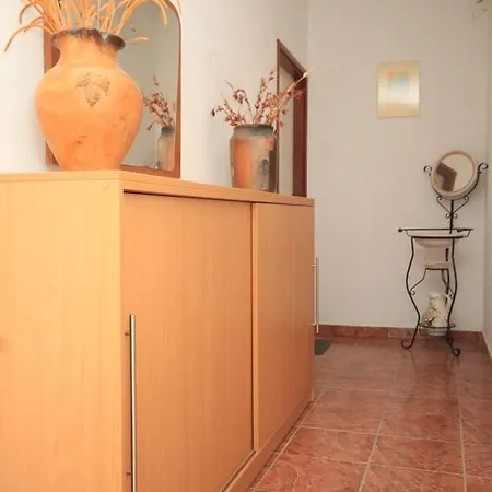 Apartment Studio Komiza 8911c *